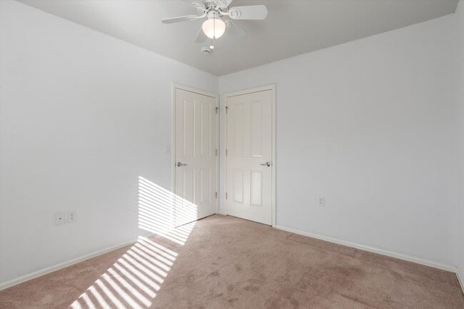 Building Photo - 325 Barrington Farm Ct