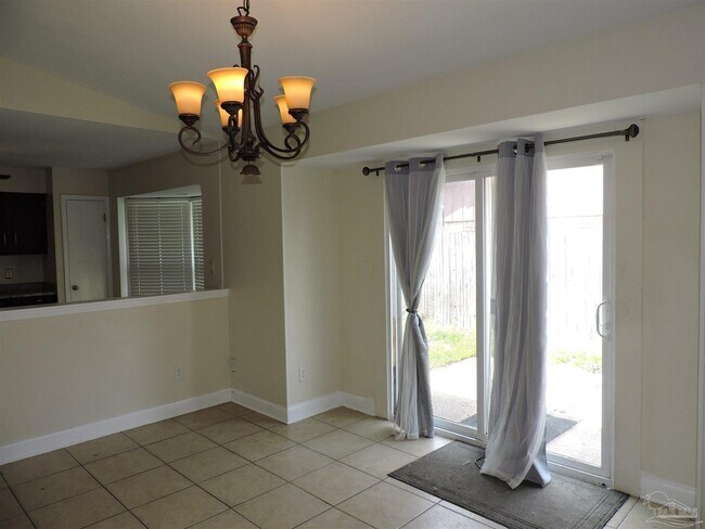 Building Photo - 4407 Eastpointe Dr