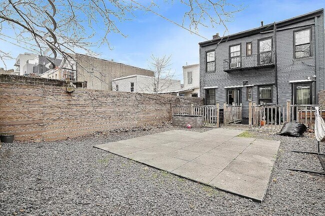 Building Photo - 430 Midwood St