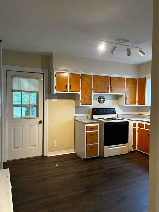 Building Photo - 327-329 Fremont Avenue