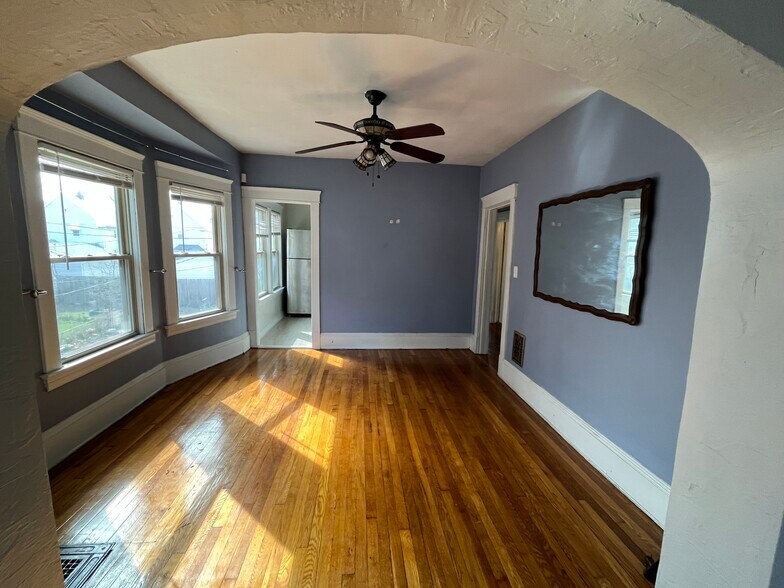 Building Photo - 1304 W 114th St
