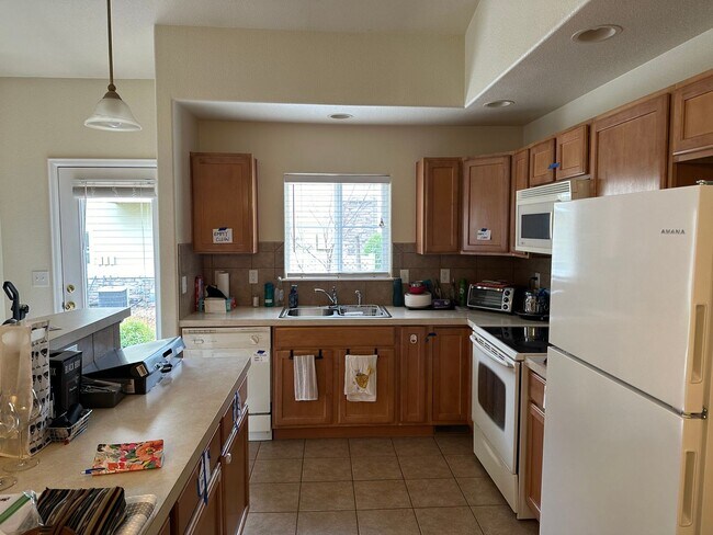 Building Photo - 2BD 2Bath with Office