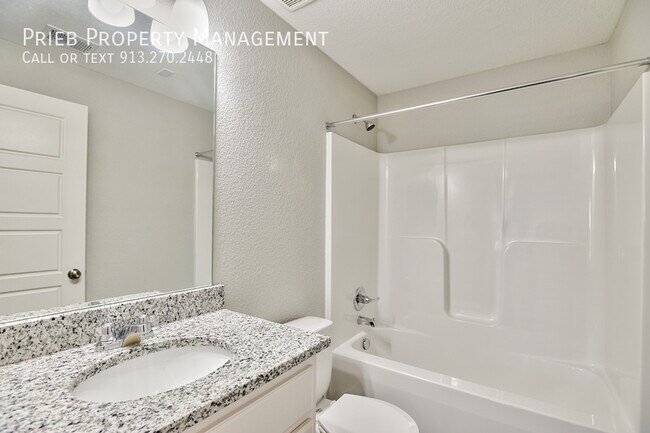 Building Photo - Parkview Apartments - Available September ...