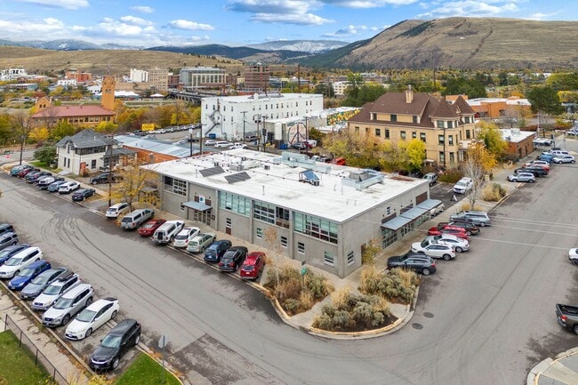 Building Photo - Modern 2 Bed / 2.5 Bath Condo with Office ...