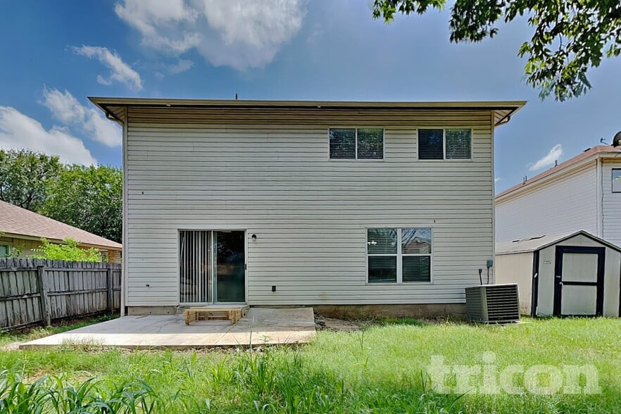 Building Photo - 8055 Chestnut Cedar Dr