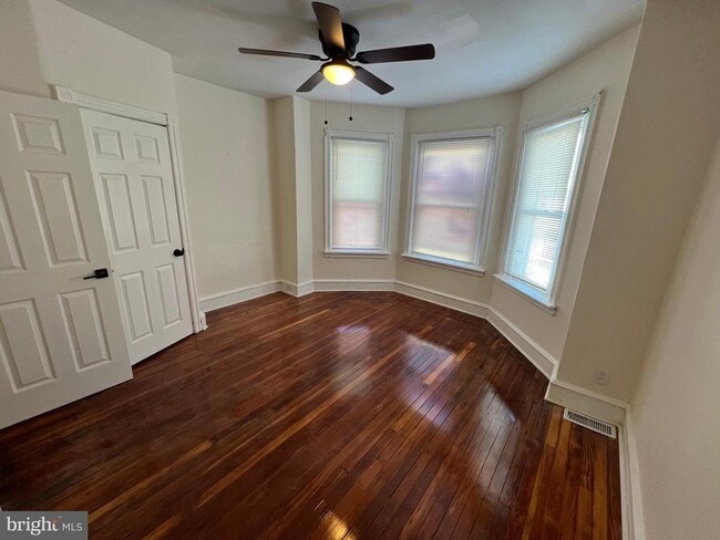 Building Photo - 254 W Sheldon St