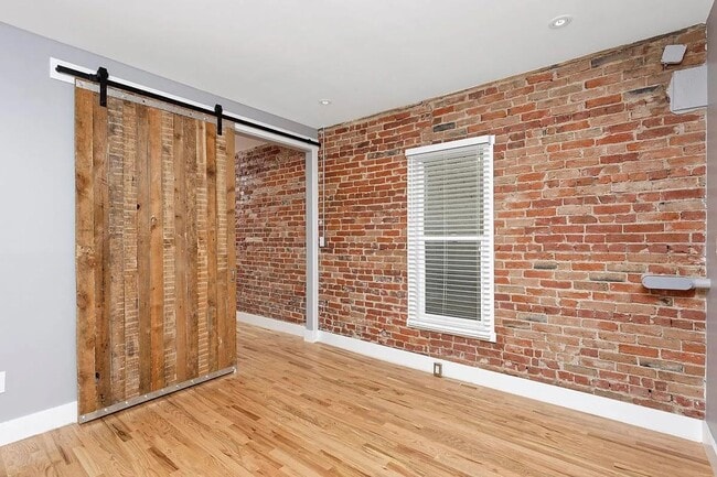 Building Photo - Modern 1bed/1bath in Cole/RiNo Area