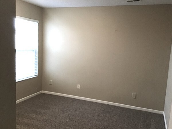 Building Photo - 991 Ravine Dr