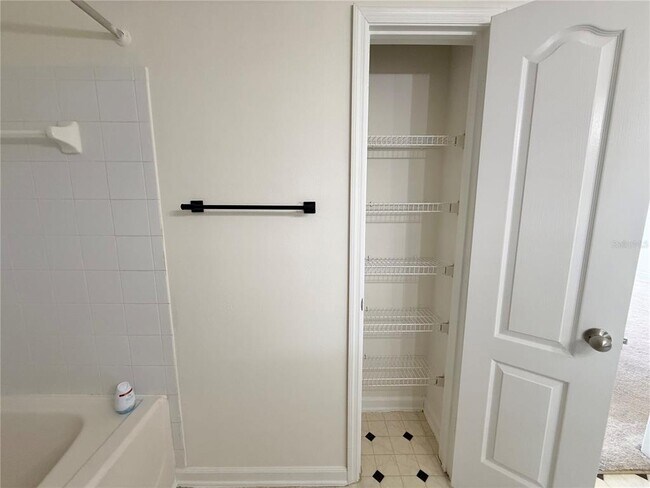 Building Photo - 8801 Villa View Cir