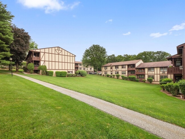 Building Photo - 410 Sierra Vista Ln