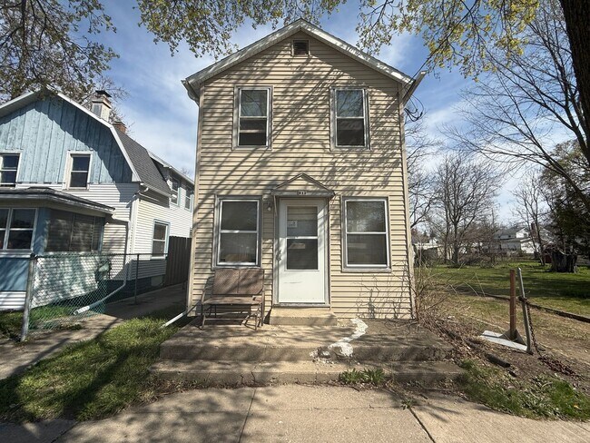 Primary Photo - Freshly Renovated 1-Bedroom-Convenient Loc...