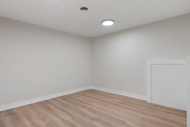 Building Photo - 4999 Packard Dr