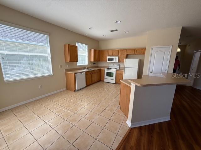 Building Photo - 1823 Scarlett Ave