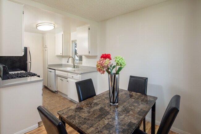 Building Photo - 11905 Avon Way