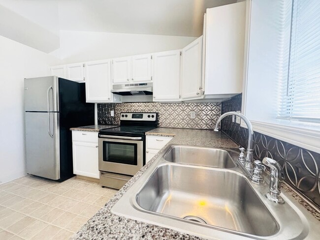 Building Photo - Desirable South East Boise Home for Rent -...