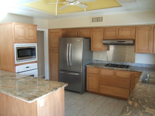 Building Photo - 15015 W Heritage Dr