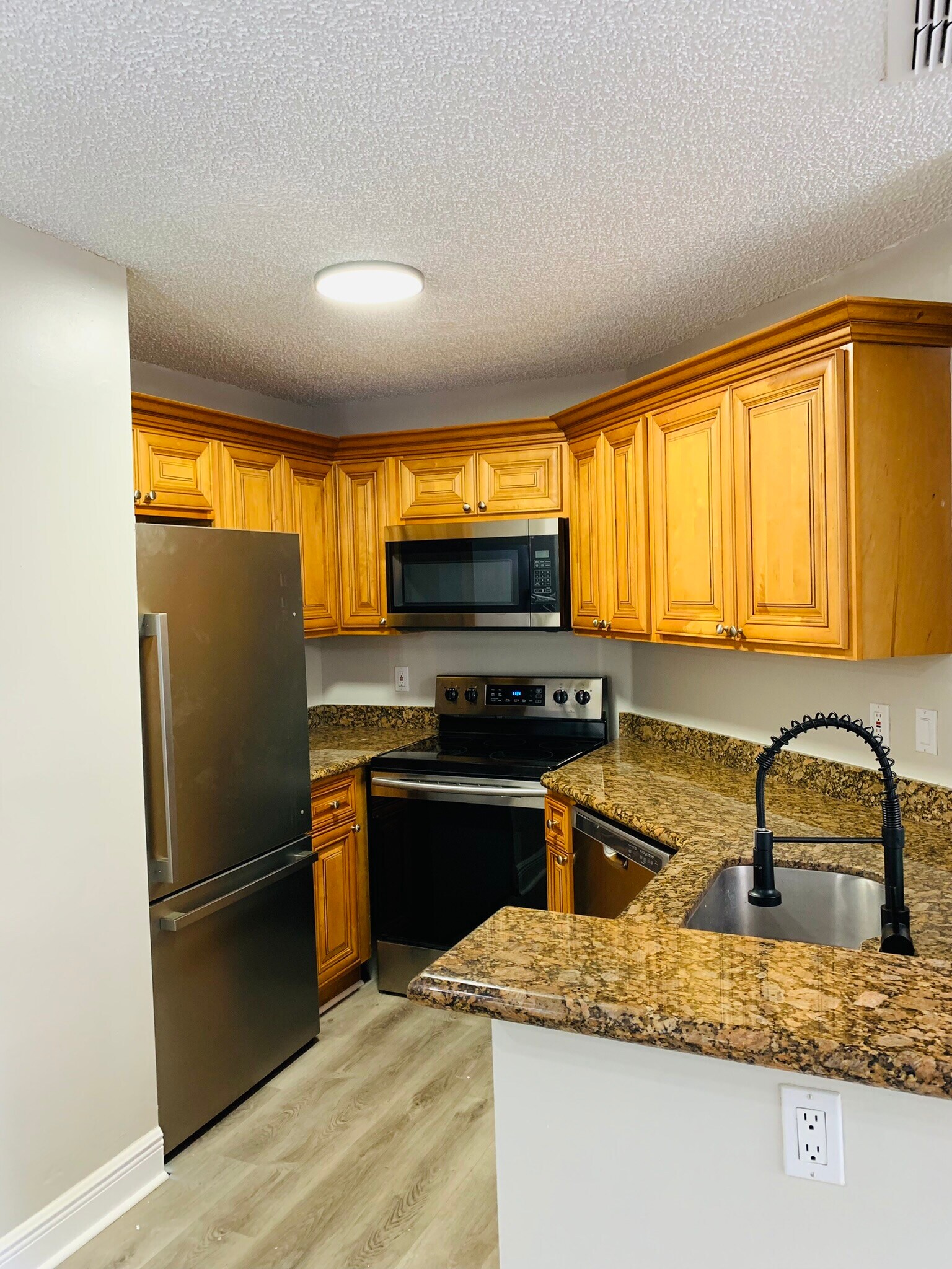 Building Photo - 715 Sugar Bay Way