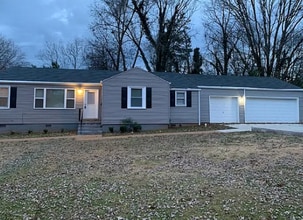 Building Photo - Coming soon with photos-  4/24/26! Lovely 3 -bedroom 2- bathroom in established Huntsville neighb...