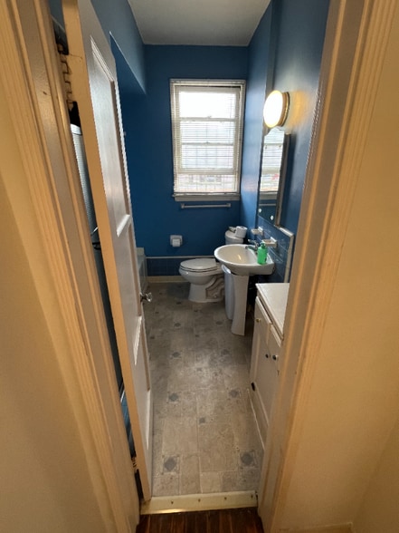 Building Photo - 139 Sweetzer Ave