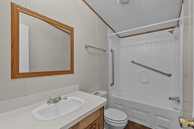 Building Photo - 2012 St Thomas