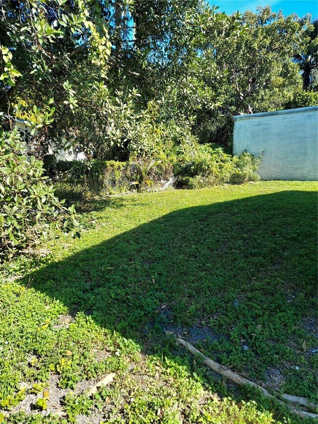 Building Photo - 1057 NW 30th St