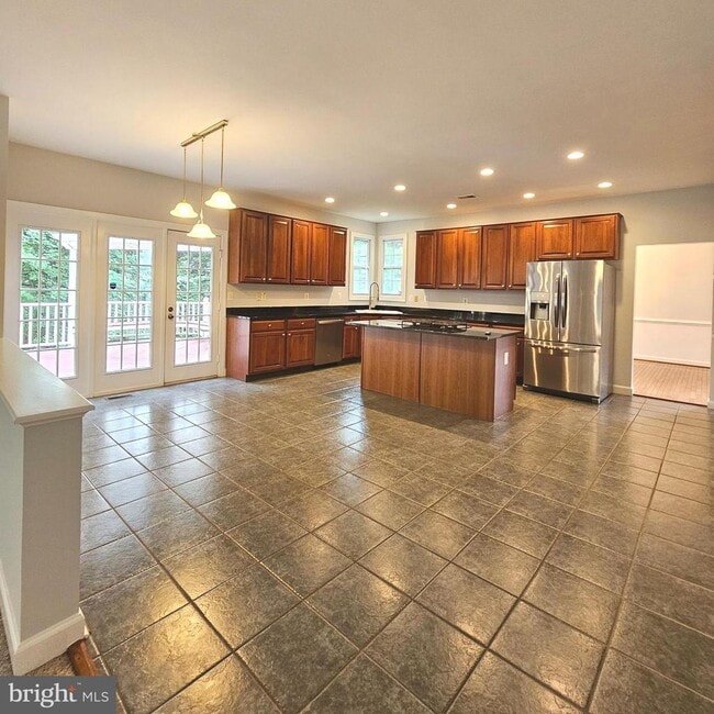 Building Photo - 5267 Tractor Ln
