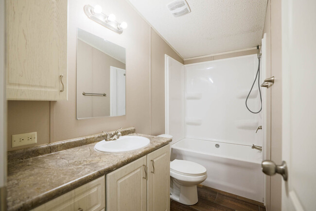 Secondary bathroom w/storage and full size bathtub. - 1225 Orizaba