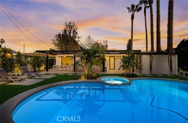 Building Photo - 8161 Encino Ave