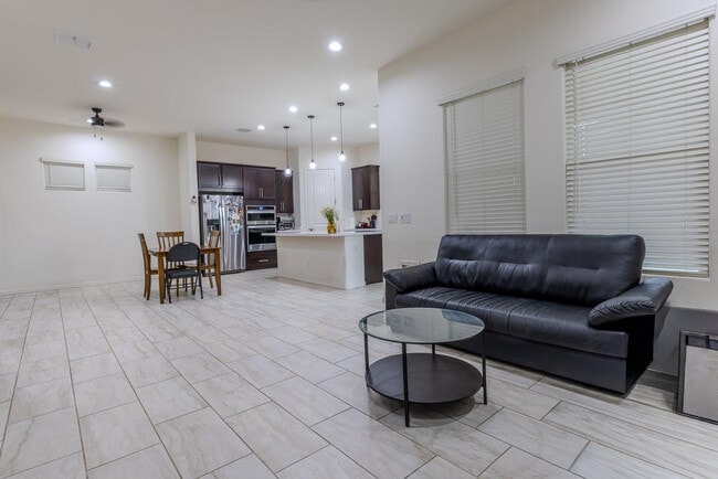 Building Photo - 1064 S Sunset Dr