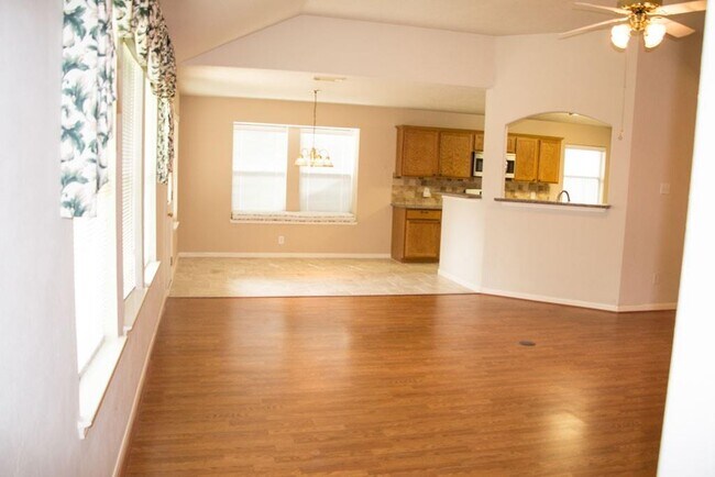 Building Photo - 2423 Daneswood Ct