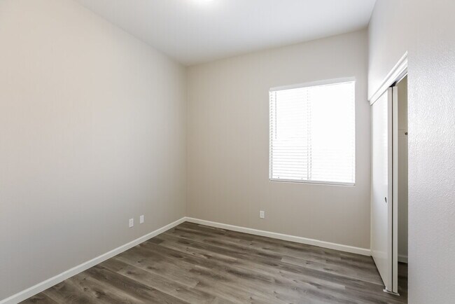 Building Photo - 13719 W Tara Ln