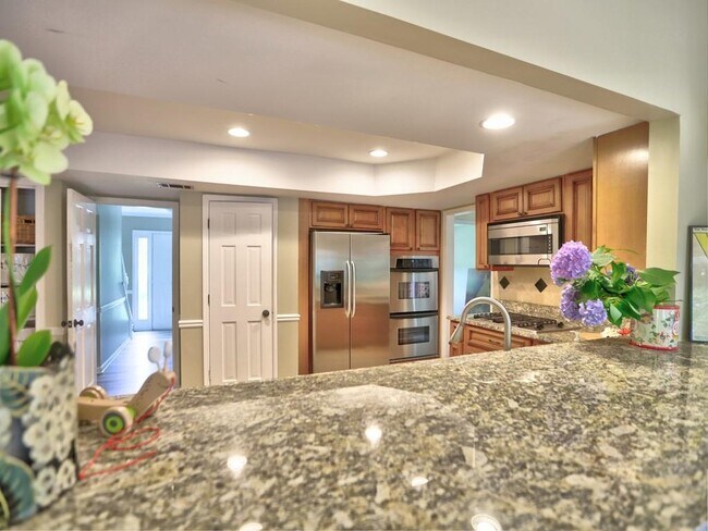 Building Photo - 4512 Woodlawn Lake Dr