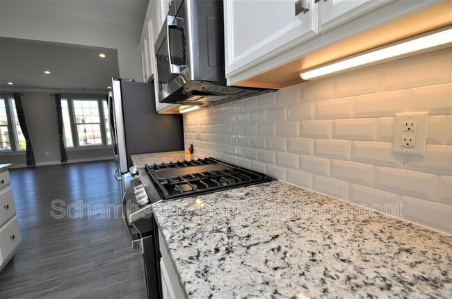 Building Photo - 200 Misty Pike Dr