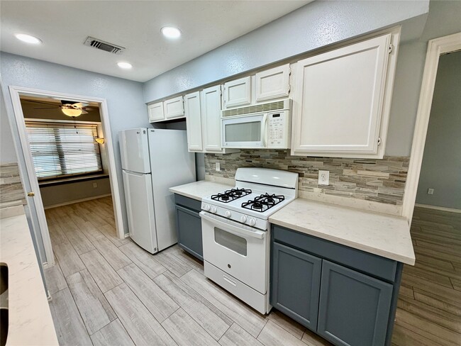 Building Photo - 19335 Diversion Dr