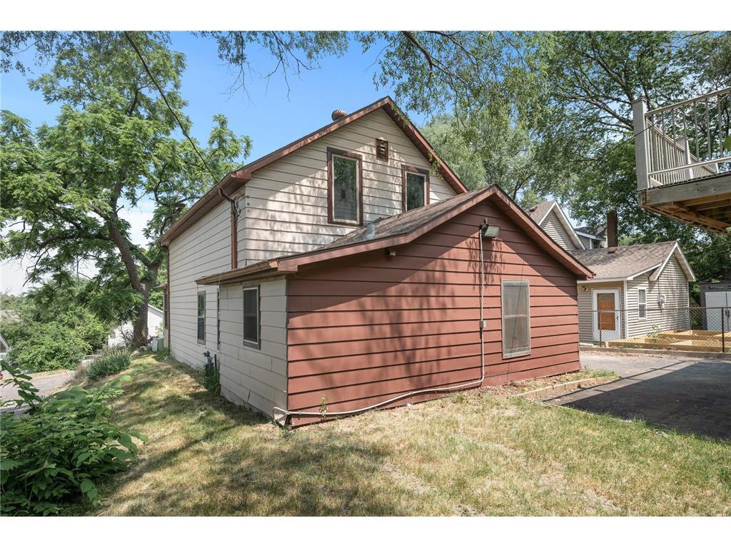 Building Photo - 216 Belvidere St E