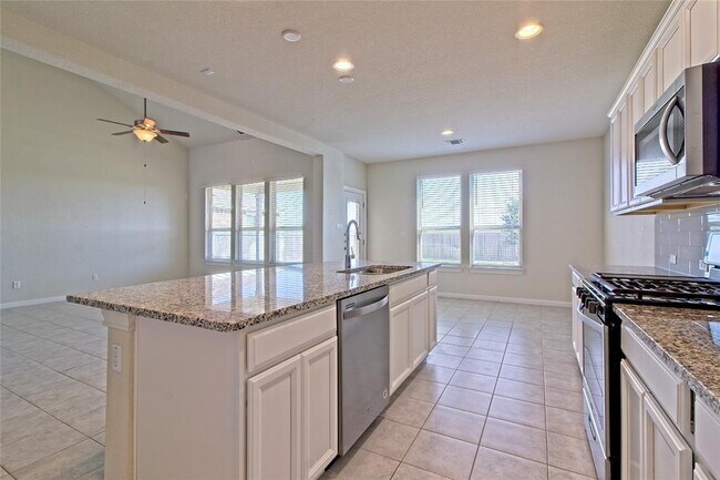 Building Photo - 5610 Wolf Pack Dr