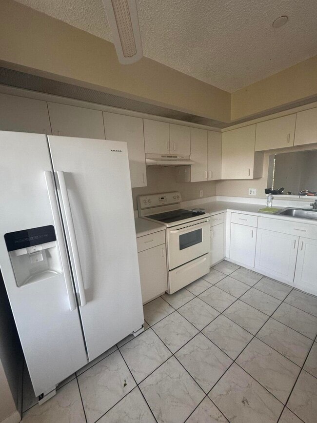 Building Photo - 701 SW 141st Ave