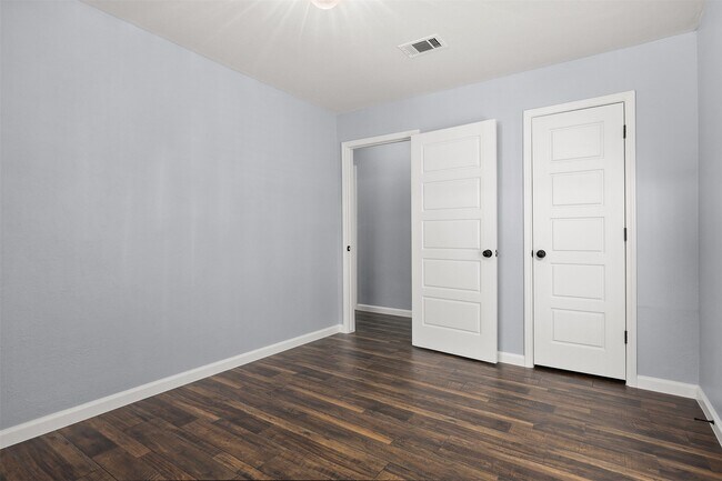 Building Photo - 7314 Robin St