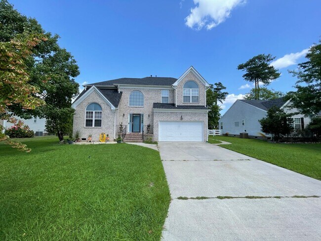 Building Photo - Beautiful large Castleton home