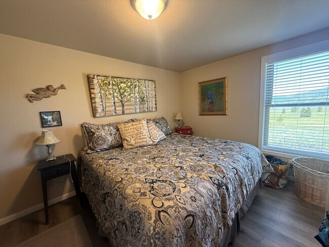 Building Photo - Captain's Cove Cabin Winter Rental