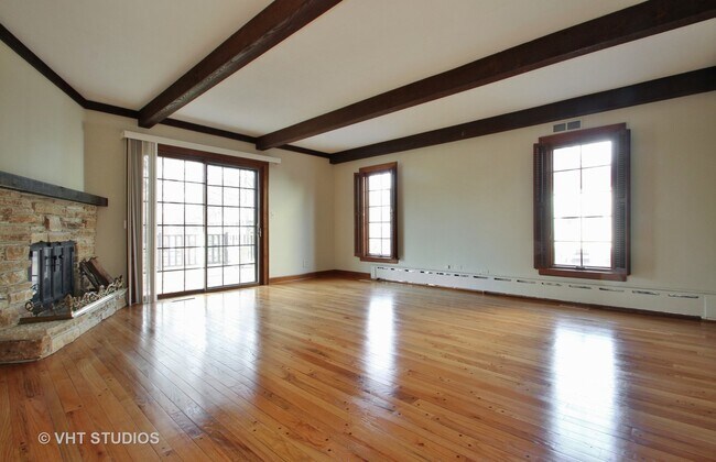 Building Photo - 920 Juniper Rd