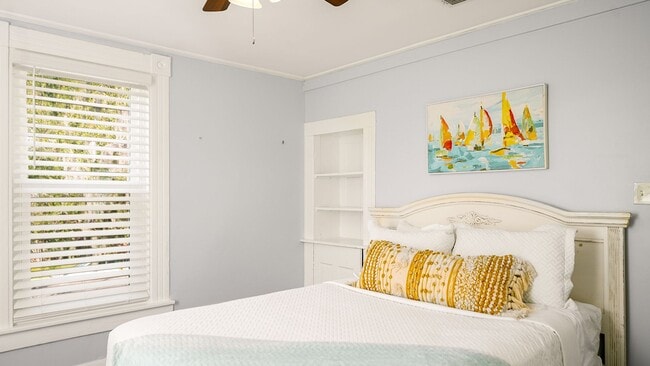 Building Photo - 14 Sanchez Ave