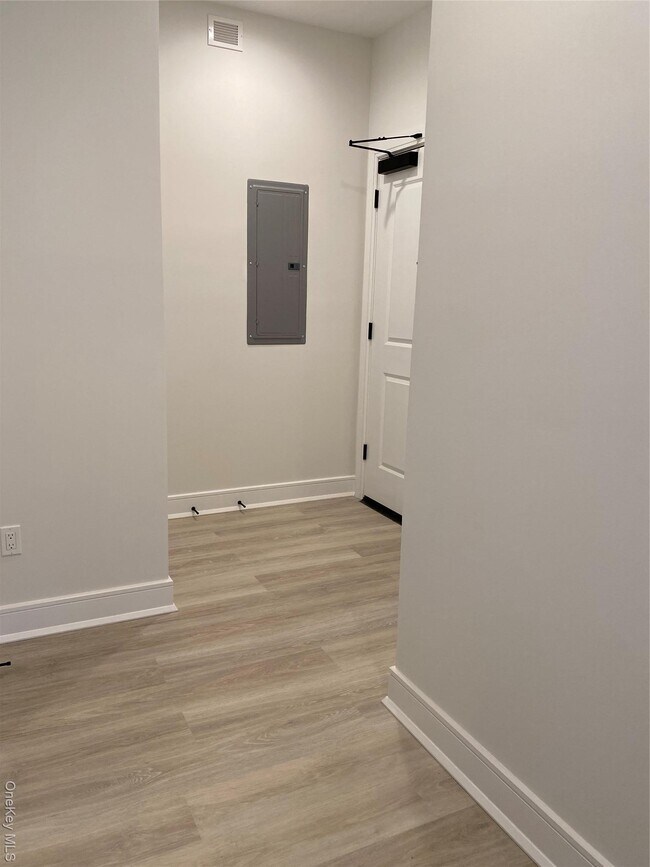 Building Photo - 91 Bedford Rd