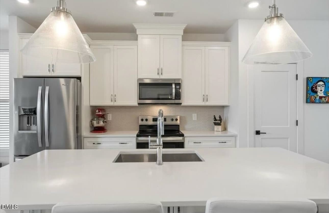 Building Photo - Room in Townhome on Billingshurst Wy