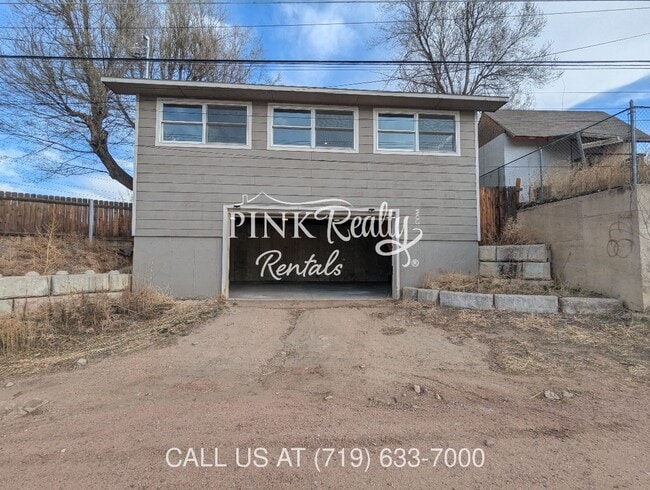 Building Photo - 2545 Lelaray St