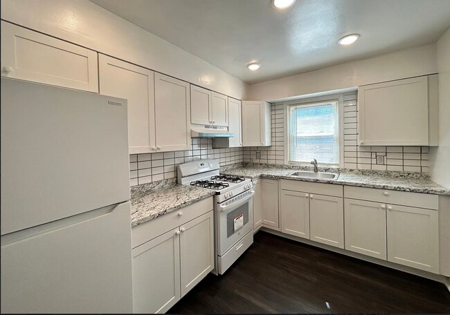 Kitchen - 353 N Grove St