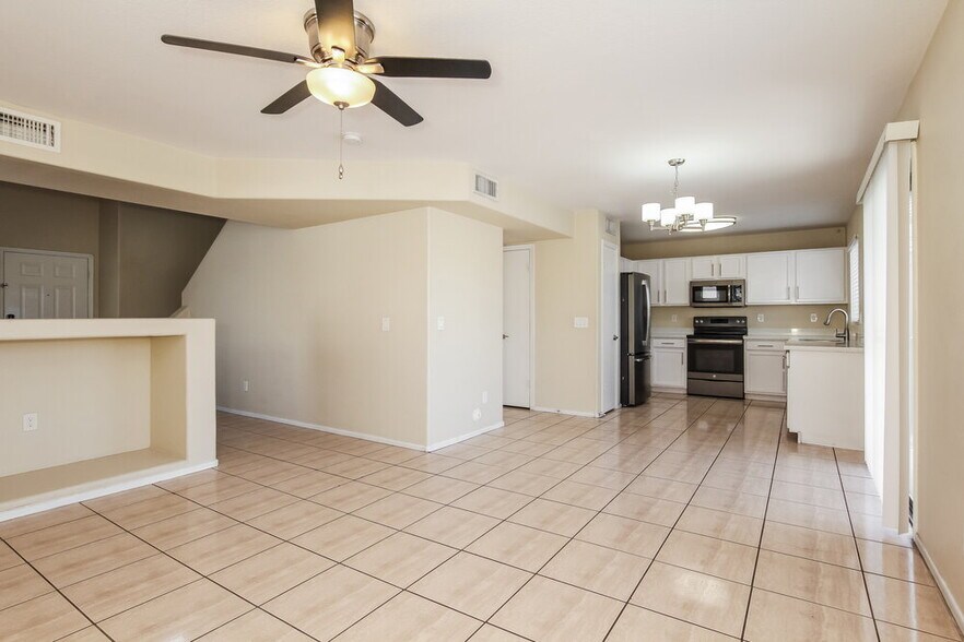 Building Photo - 3822 N 105th Ln