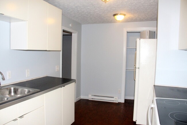 Building Photo - East Nashville 2 Bedroom Apartment!