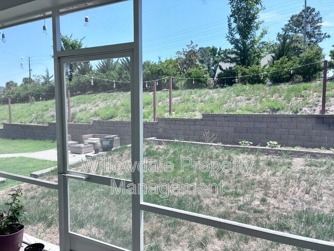 Building Photo - 2033 Florine Dr