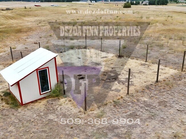 Building Photo - Country Living, Minutes to FAFB! 4 Bed, 2 ...